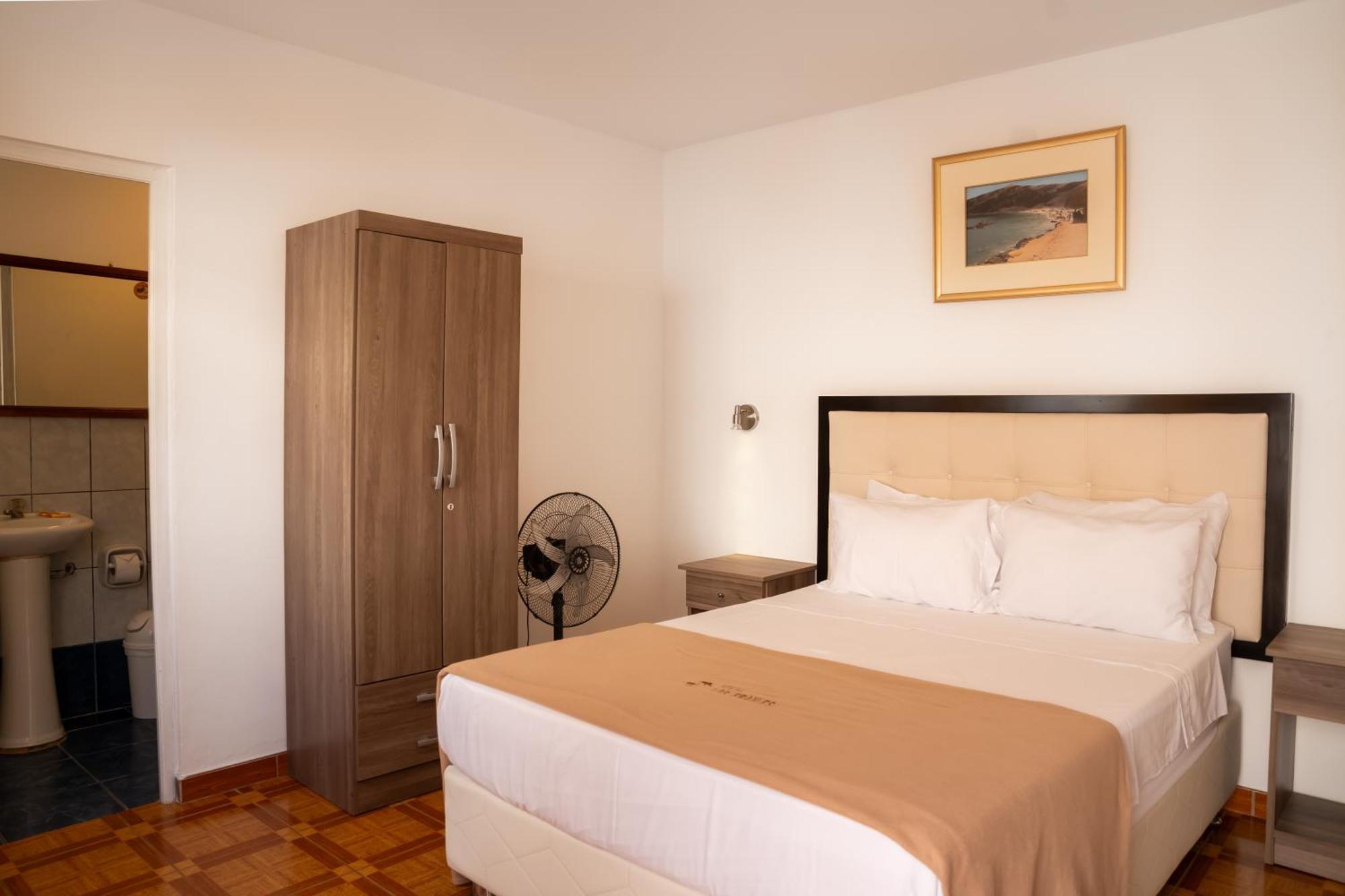 Hostal Los Frayles Paracas Eksteriør billede