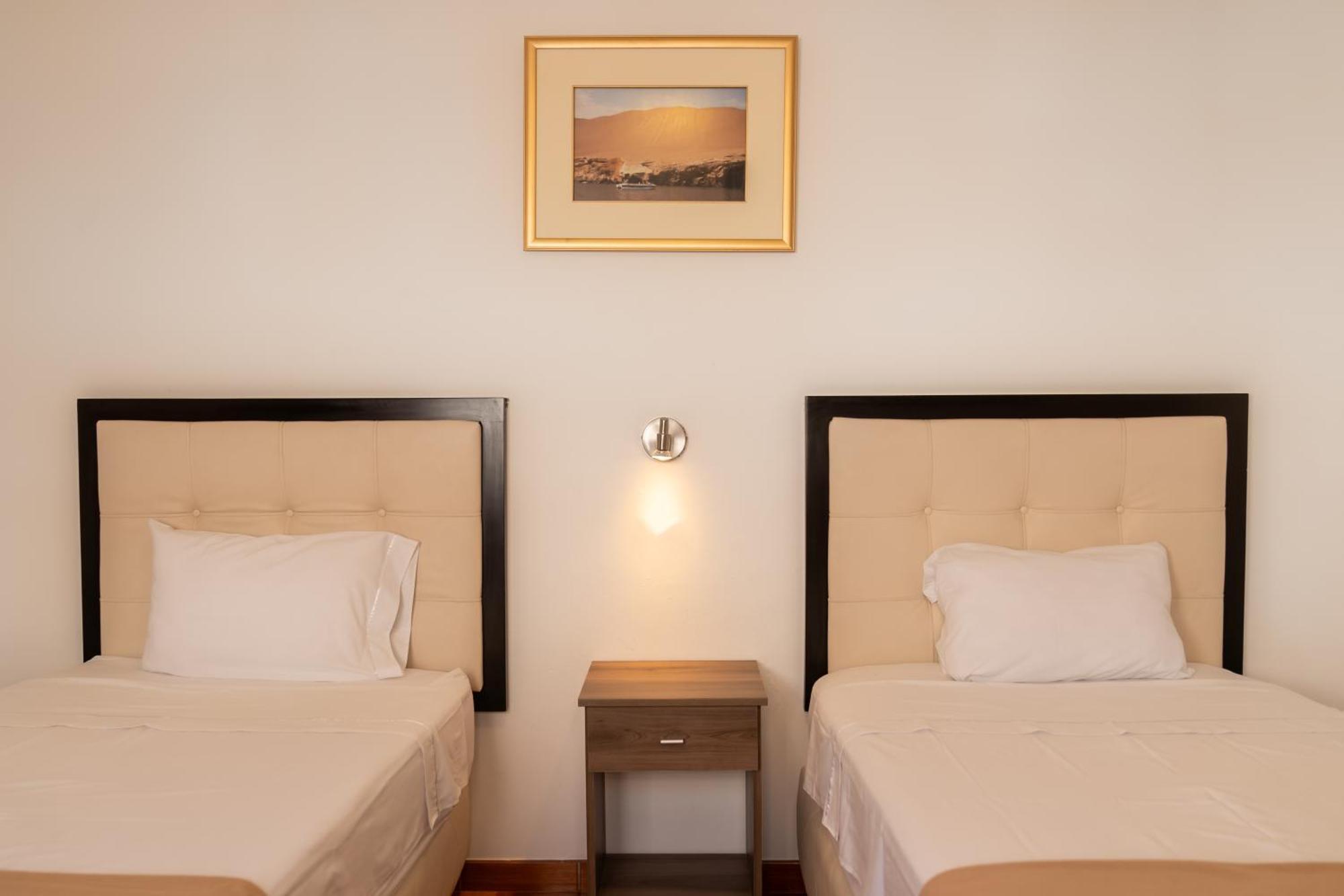 Hostal Los Frayles Paracas Eksteriør billede