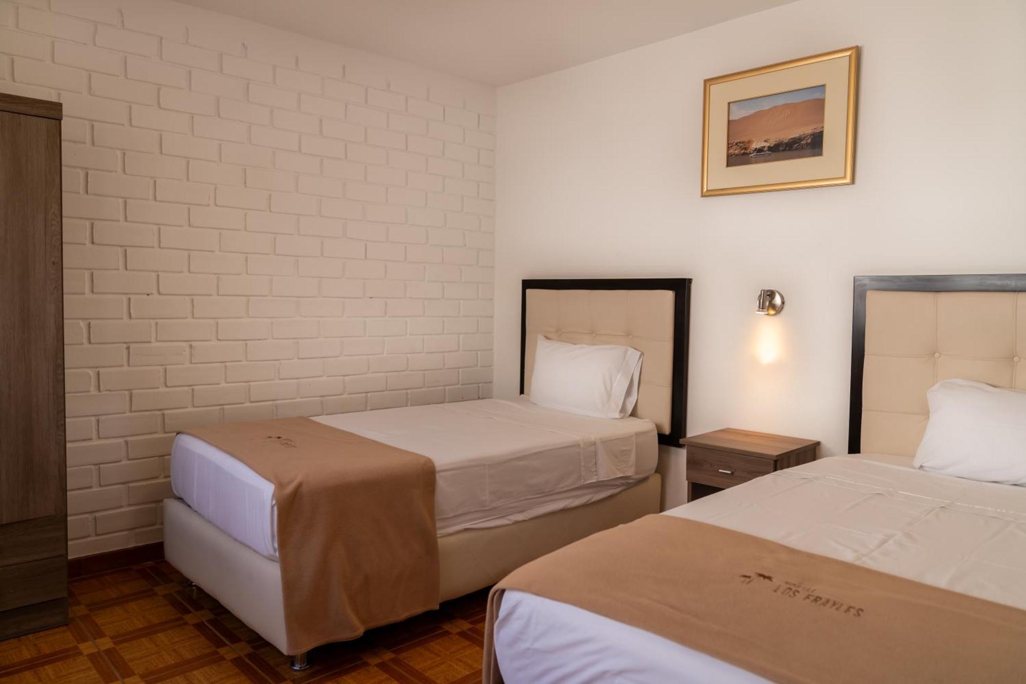 Hostal Los Frayles Paracas Eksteriør billede
